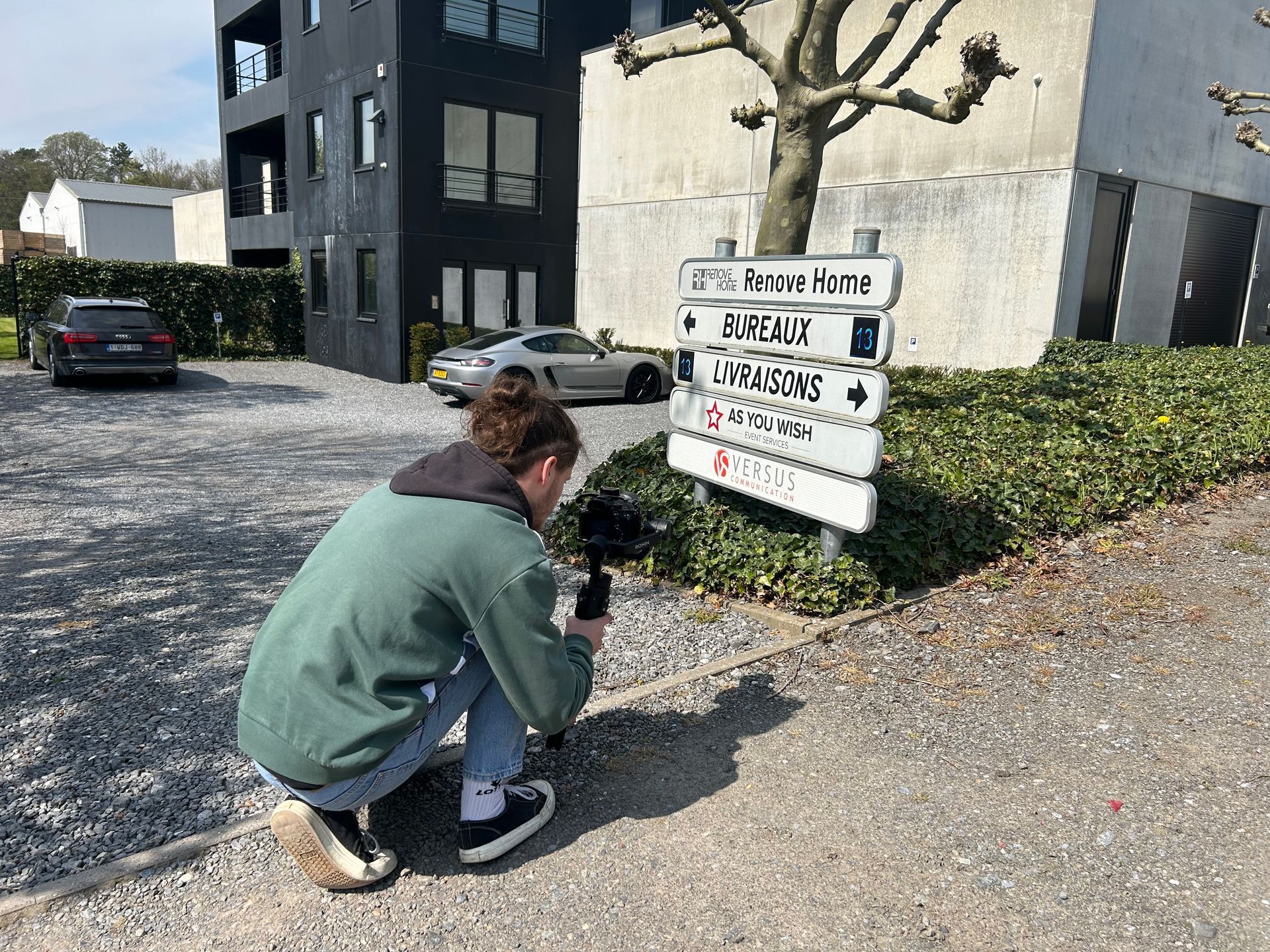 Photographe en action pour l'entreprise VERSUS Communication