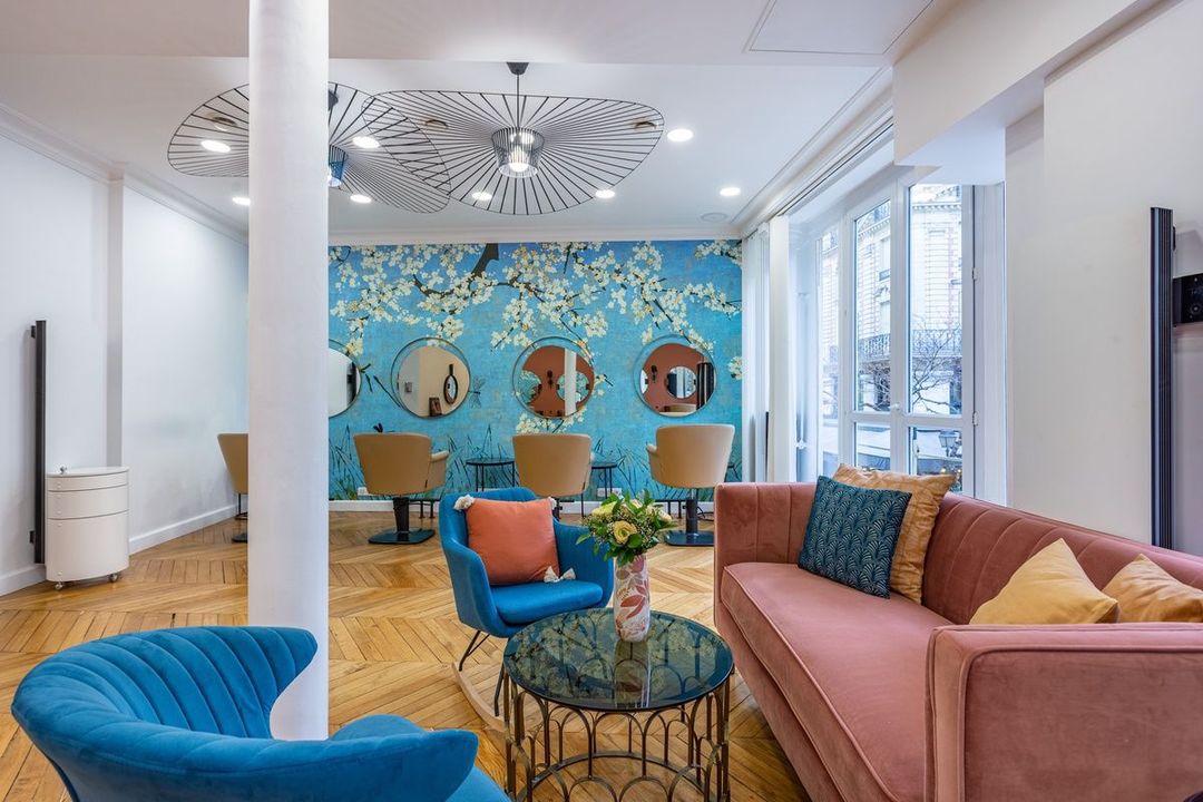 Intérieur d'un salon de coiffure décoré de 