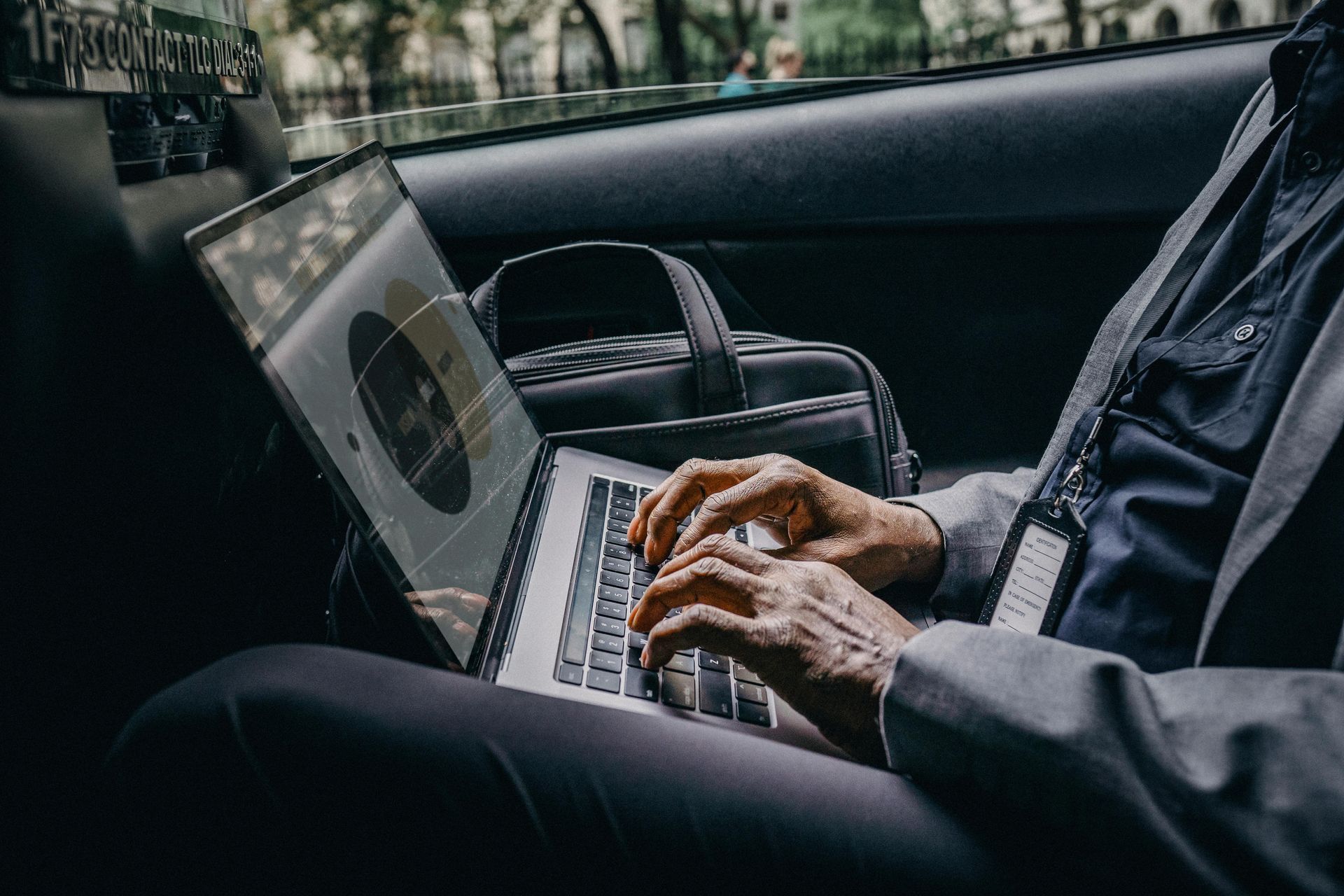 Corporate and executive limo travel services.