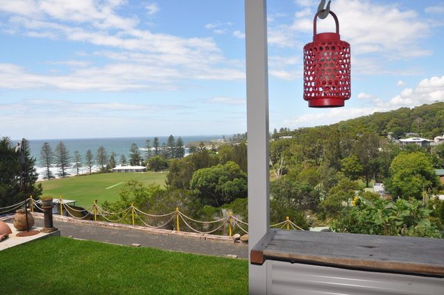 Living Room — Thirroul Beach Accommodation  In Woonona, NSW