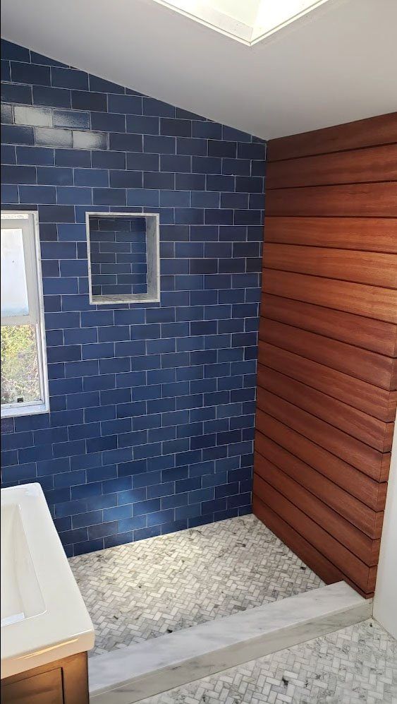 Mixed medium bathroom