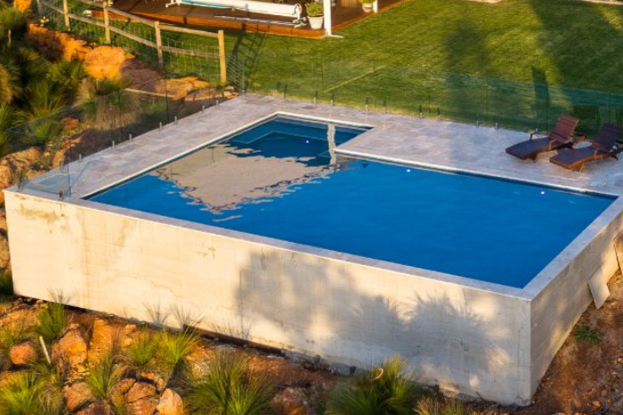 CONCRETE POOLS VERSUS FIBERGLASS POOLS