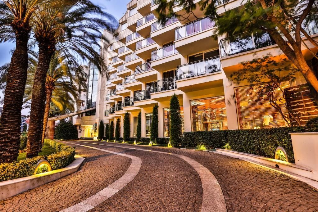 Elegance Hotel