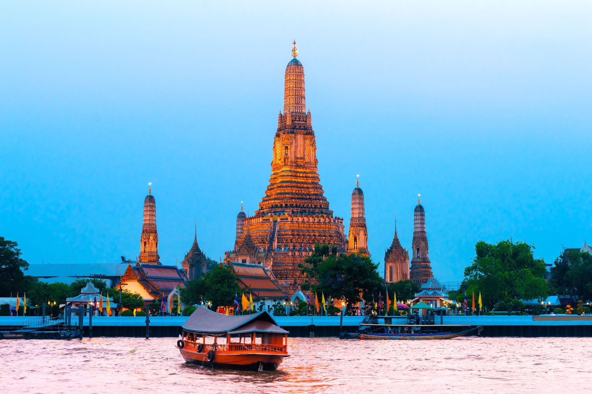 Wat Arun Ratchawararam Ratchawaramahawihan, a Buddhist temple in Bangkok, Thailand.