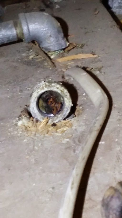 A close up of a pipe with a hole in it.