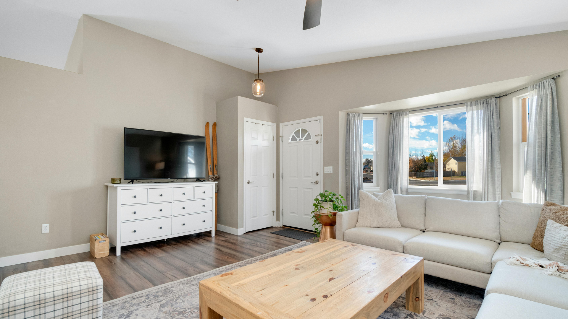 A tidy, decluttered living room with fans turned off, fully prepared for a canine pest inspection.