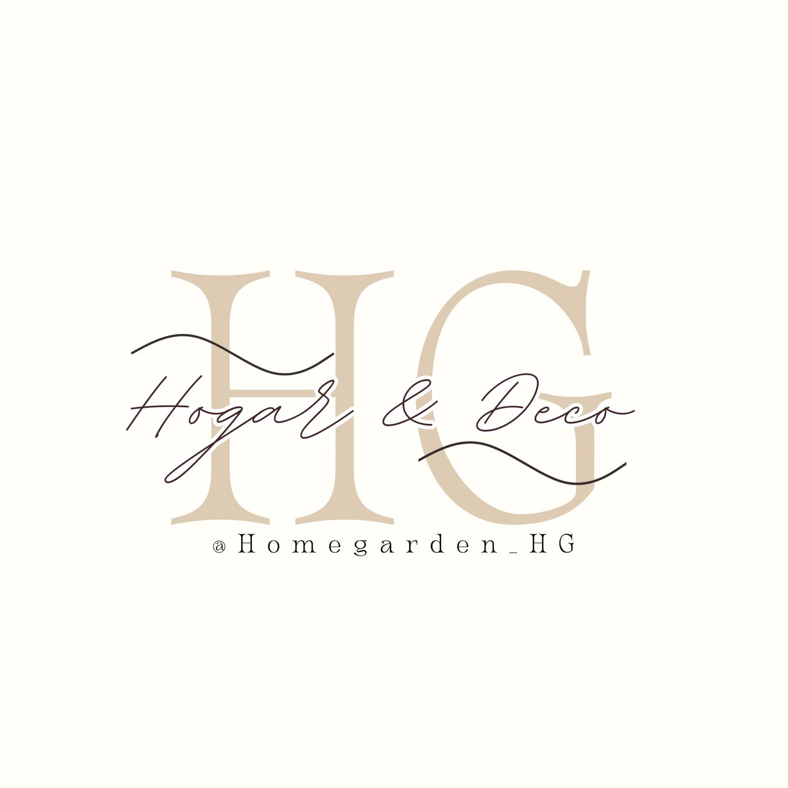Logotipo con las letras beige “HG”, la inscripción “Hogar & Deco” y la pequeña “@Homegarden.HG” sobre un fondo claro.