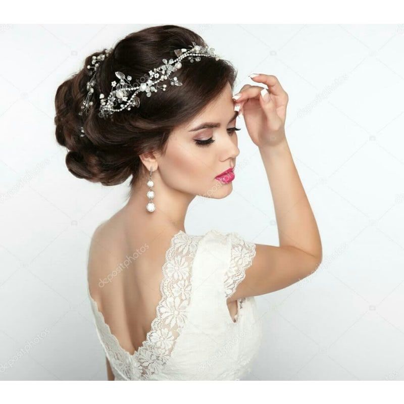 A woman in a wedding dress with a tiara on her head.