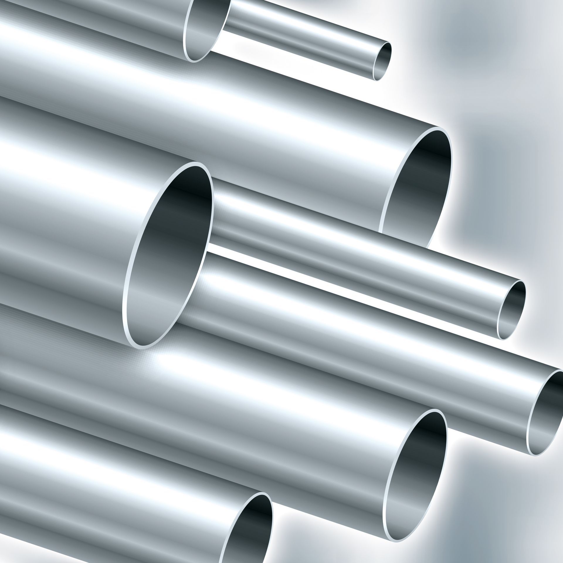 Un mucchio di tubi metallici sono impilati uno sopra l'altro