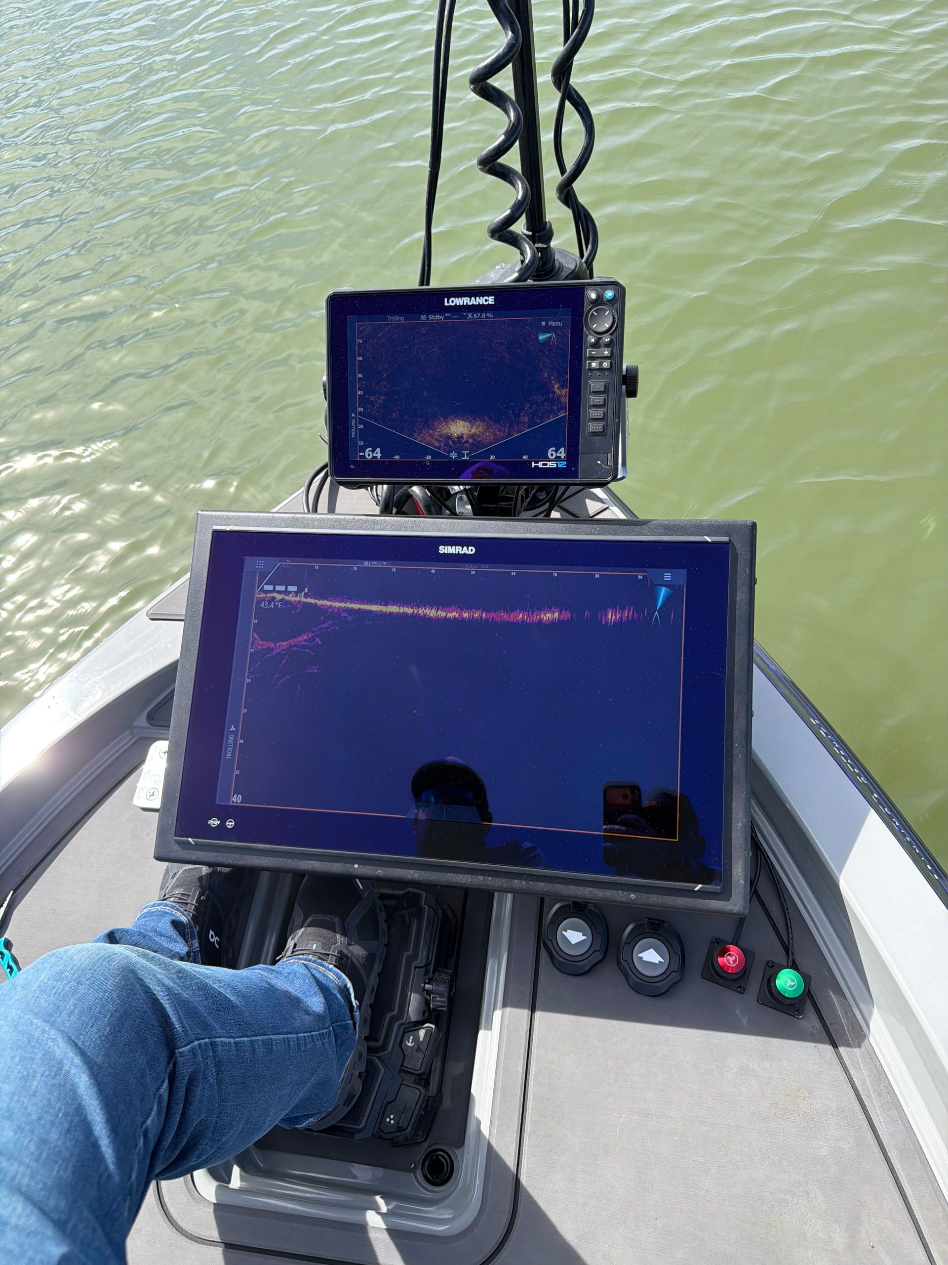 forward facing sonar fishing trips on Lake Oahe for walleye