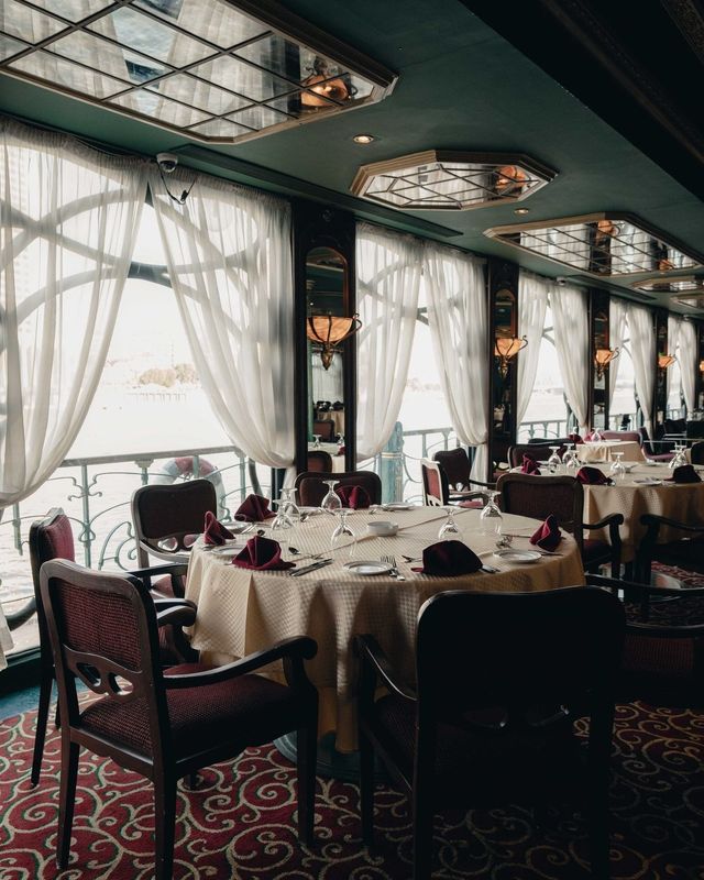 VIP luxury dinner cruise