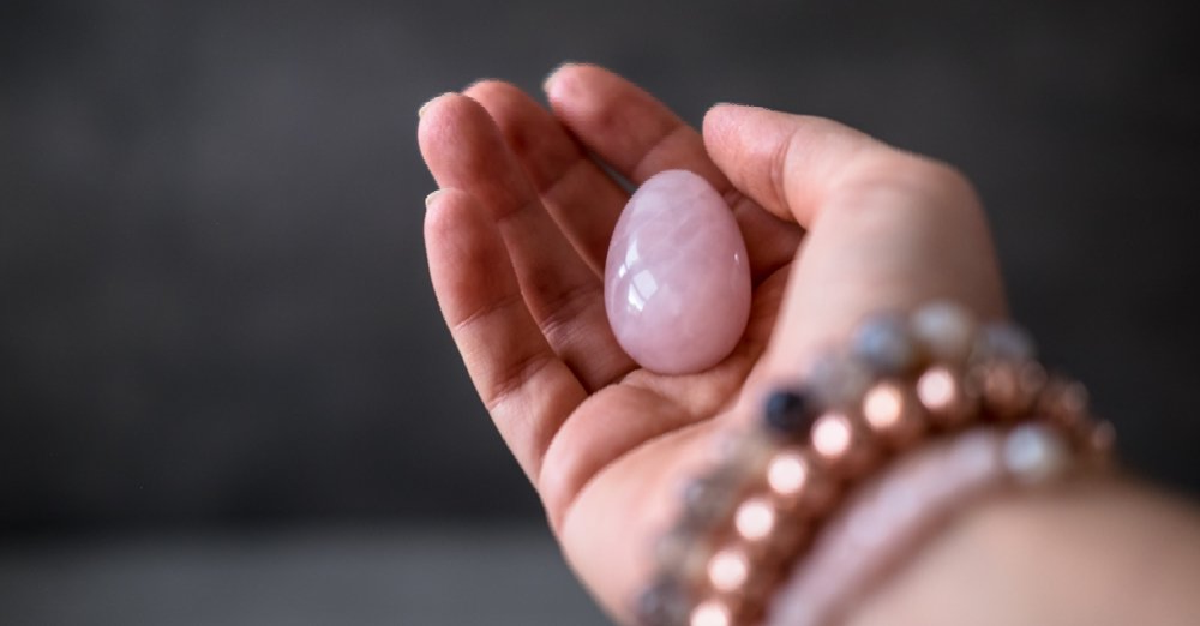 โรสควอตซ์ (Rose Quartz) หินแห่งความรัก โรสควอตซ์ (Rose Quartz) หินแห่งความรักและการให้อภัย