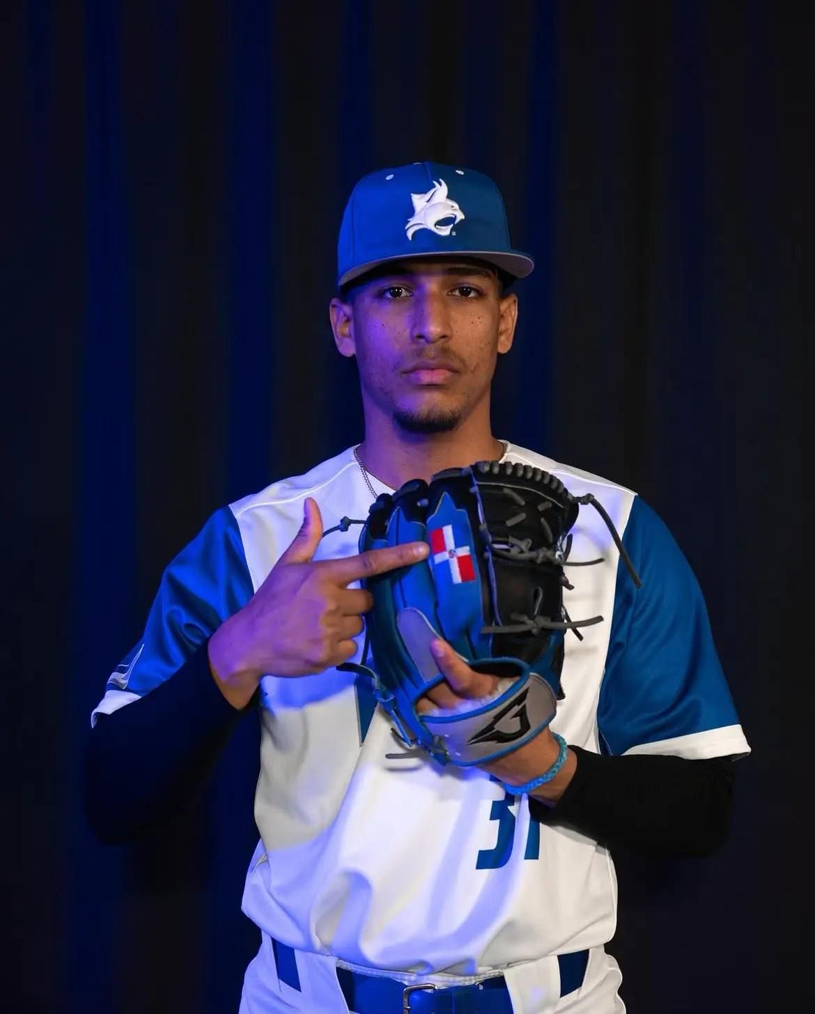 A baseball player with the number 31 on his jersey