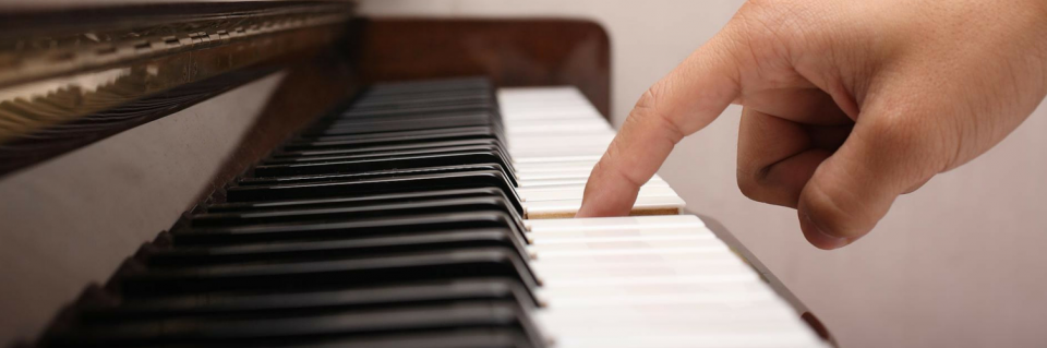 piano player