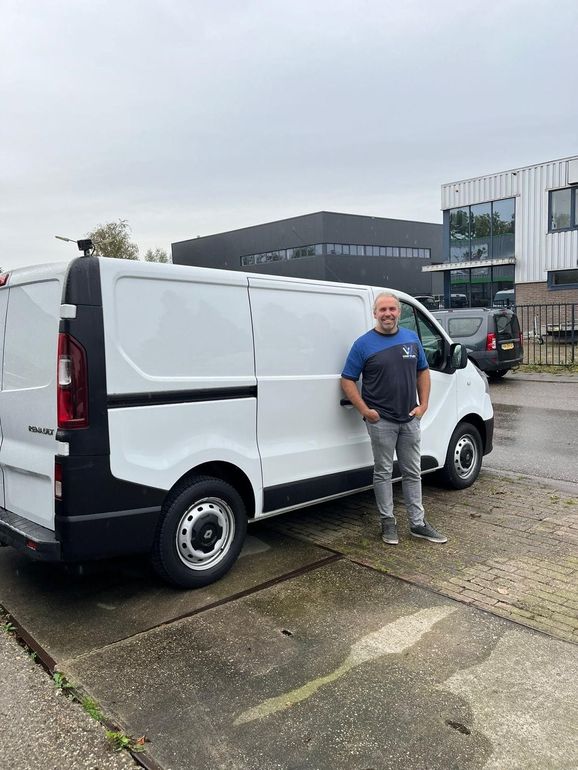 Wim van Vliet - Van Vliet Technische Service - Wim met werkbus