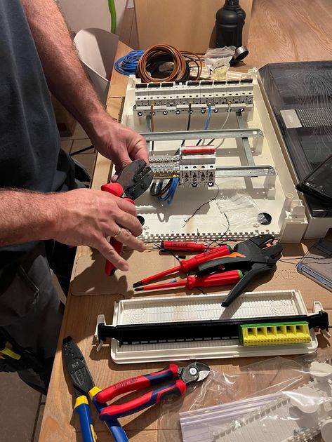 Elektrische systemen onderhouden door Van Vliet Technische Service Harmelen, Woerden, Kamerik, Kockengen, Breukelen, Utrecht