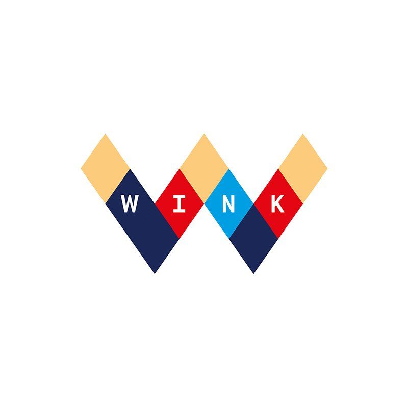 Gestileerd WINK-logo met geometrische ruitvormen in marineblauw, rood, cyaan en goud op een witte achtergrond.