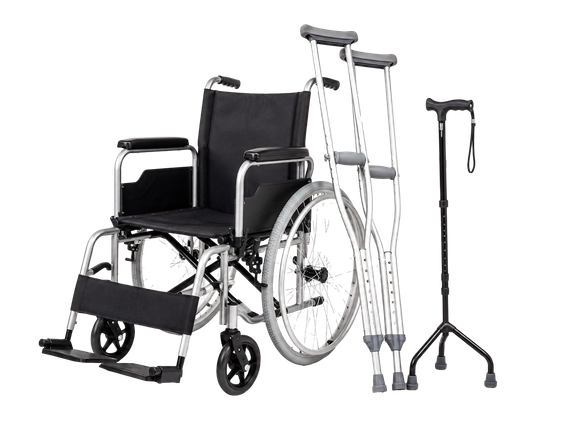 Sedia a rotelle con stampelle e bastone su sfondo bianco.