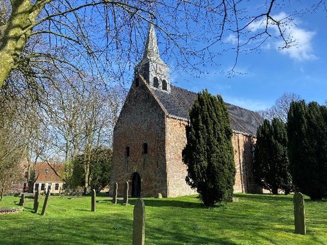 De Andreaskerk met Museum Helmantel op de achtergrond Andreaskerk