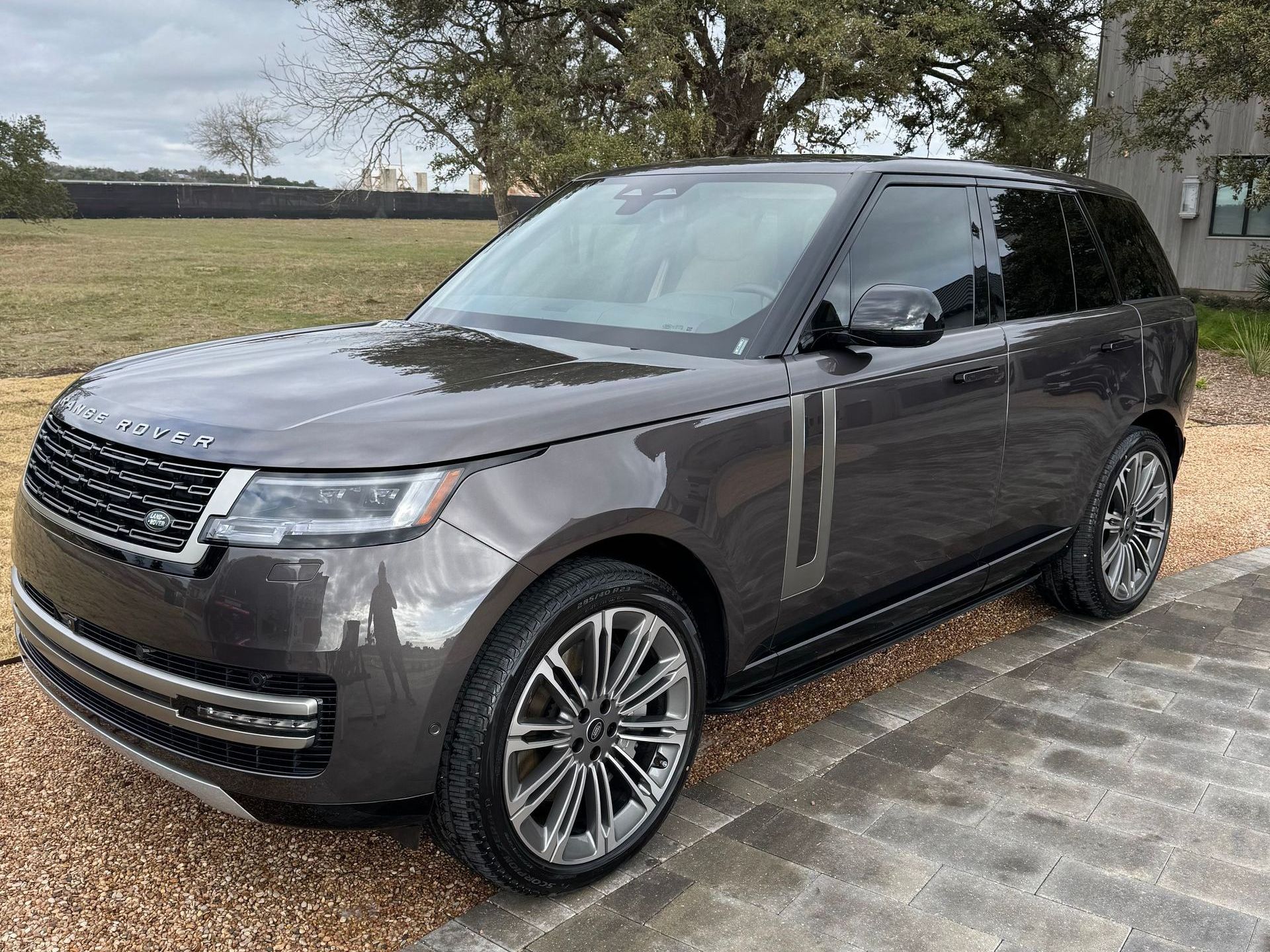 Give your vehicle a showroom finish with top-tier exterior car detailing in Austin, Driftwood, Dripping Springs, Westlake, Bee Cave, and Lakeway, TX Clean Range Rover | Mobile Car Detailing | Best Services in Austin, TX, Driftwood, TX, Dripping Springs, TX, Westlake, TX, Bee Cave, TX, and Lakeway, TX