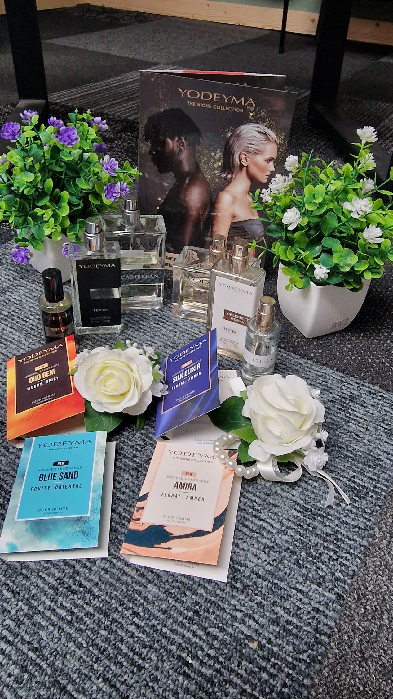 Parfum yodeyma met bloemen, parfumflesjes