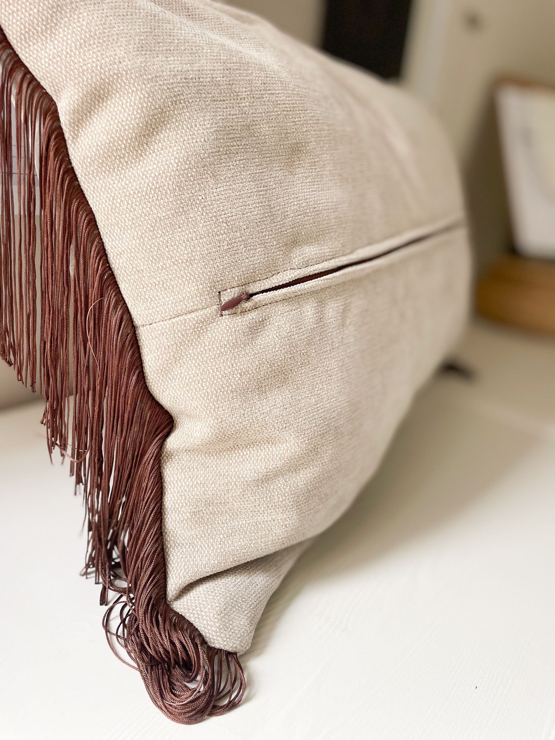 Kussenhoes | handgemaakt | beige | bruine franjes