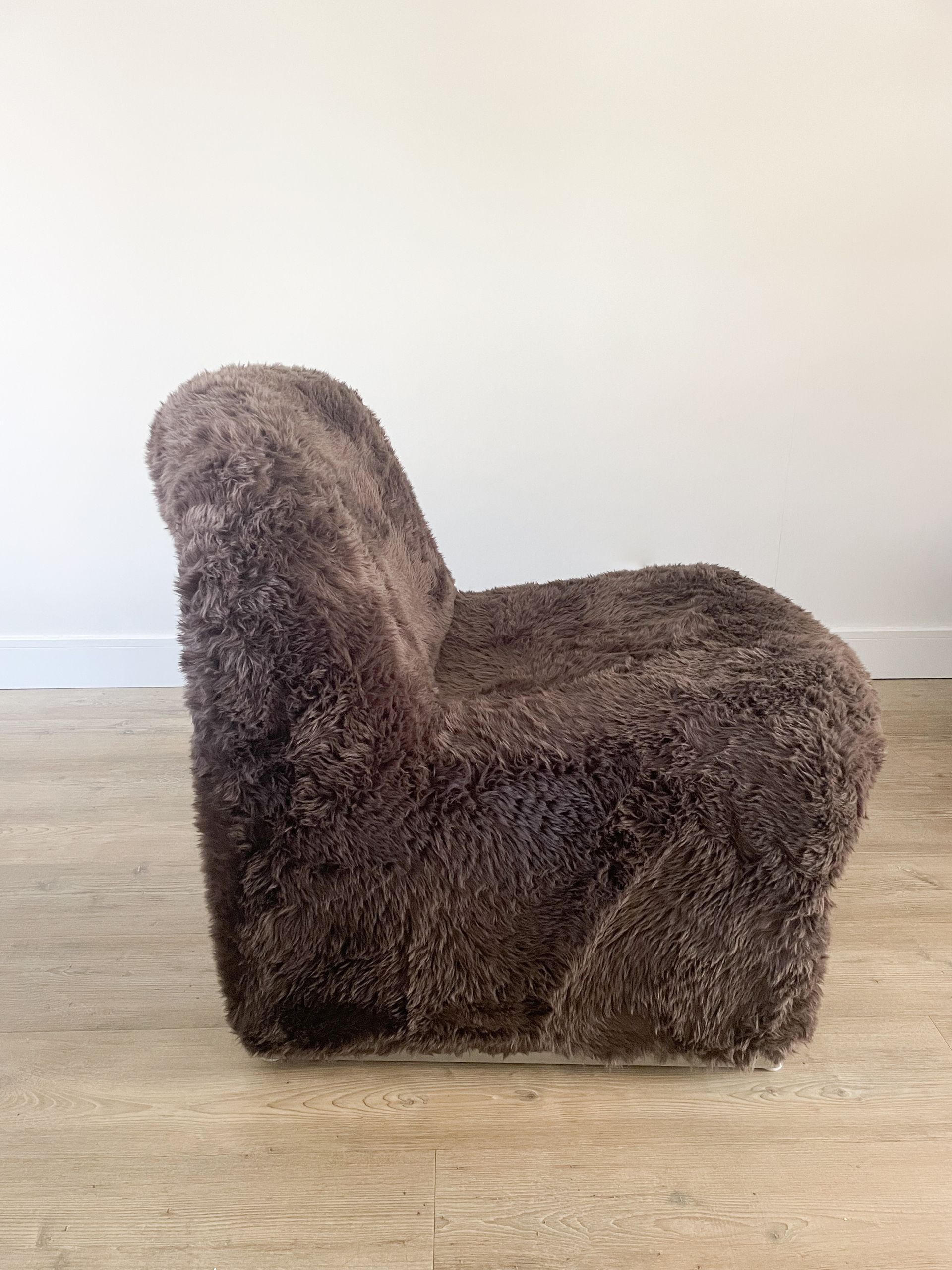 Vintage Artifort Alky fauteuil | donkerbruine faux fur