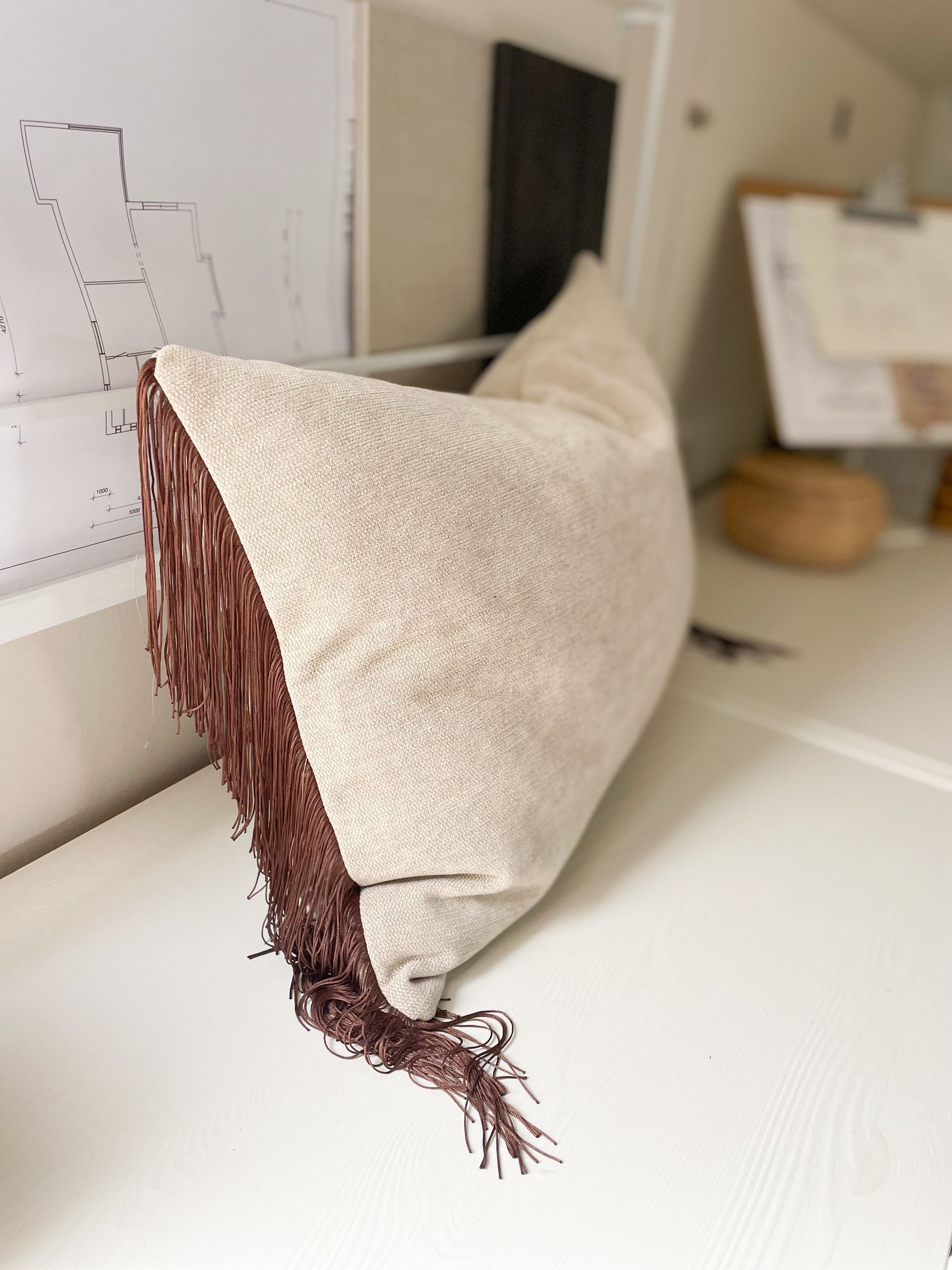 Kussenhoes | handgemaakt | beige | bruine franjes
