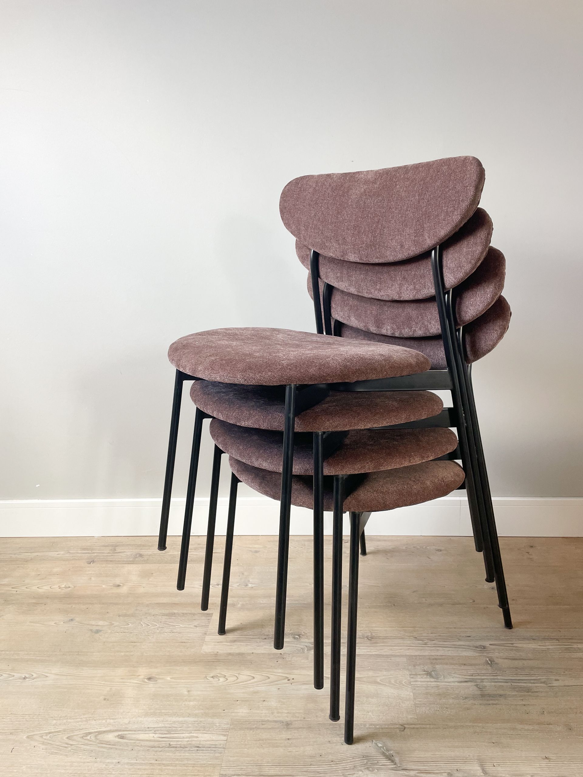 Stapelbare stoelen | set 4 pc | bruin chenille