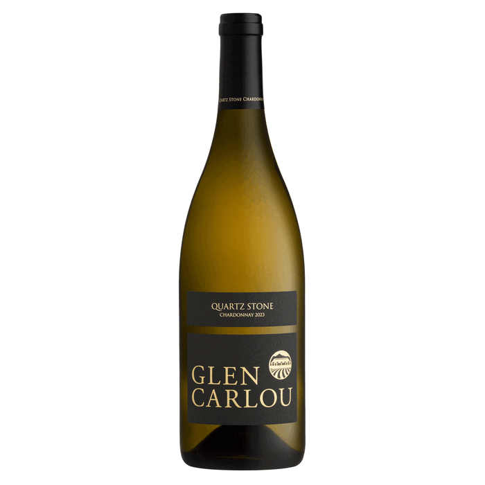 Fles Glen Carlou Equilibre witte wijn met een zwart etiket en geelgouden vloeistof tegen een witte achtergrond.