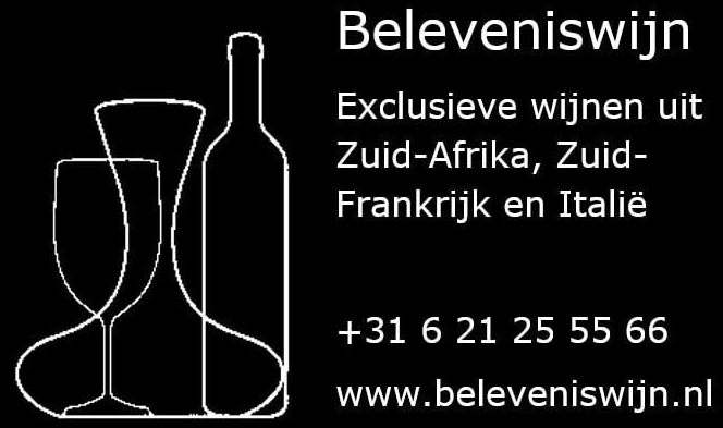 Visitekaartje voor Beleveniswijn met een afbeelding van een wijnglas en -fles, tekst, telefoonnummer en website.