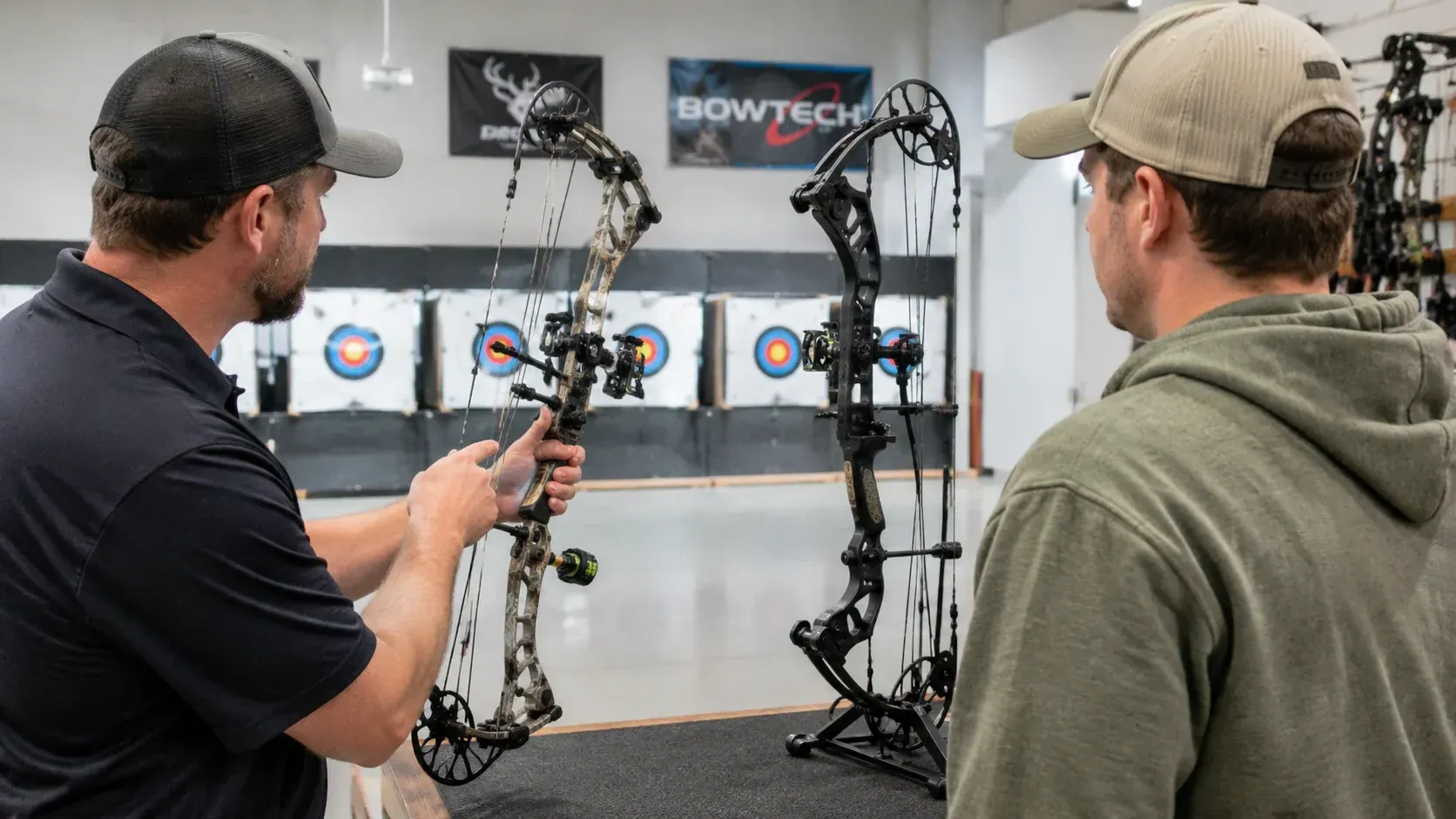 What's the Difference Between a Hunting Compound Bow and a Target Compound Bow? Review