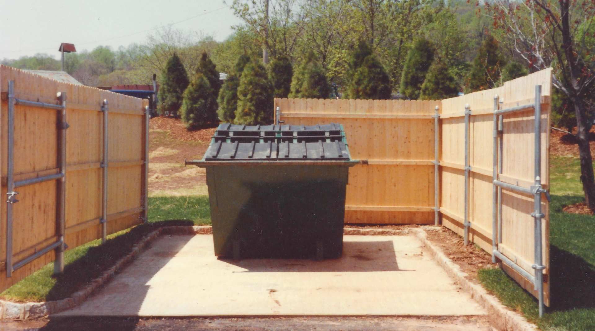 Fence for trash – Branchburg, NJ - Eagle Fence Supply Inc