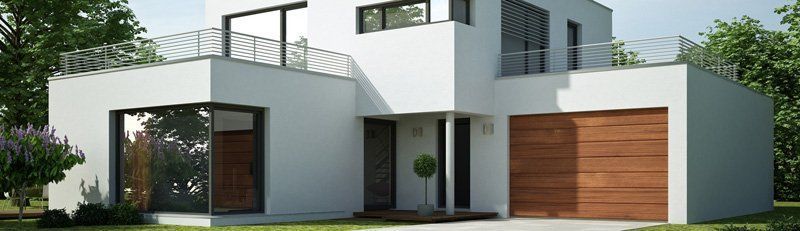 Casa moderna bianca a due piani con ampie finestre, porta del garage in legno e piccolo giardino anteriore.