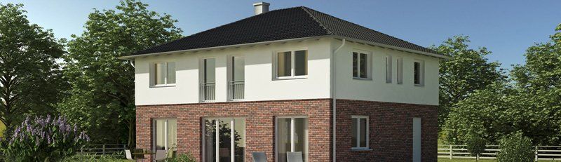 Casa a due piani con rivestimento esterno bianco, piano inferiore in mattoni, tetto scuro e alberi tutt'intorno.