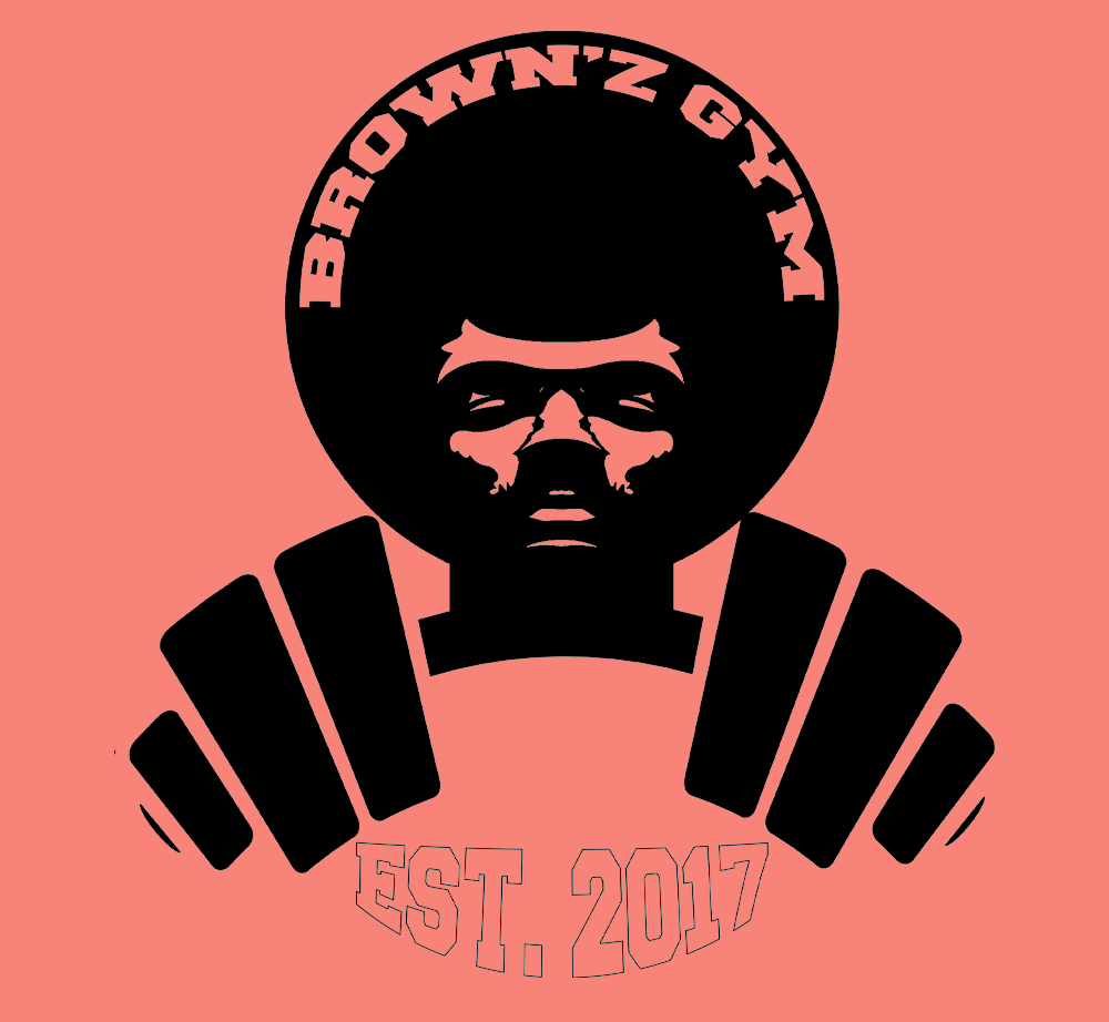 Logo van Brownz Gym: Zwart afro-silhouet met halter, roze achtergrond en "Est. 2017".
