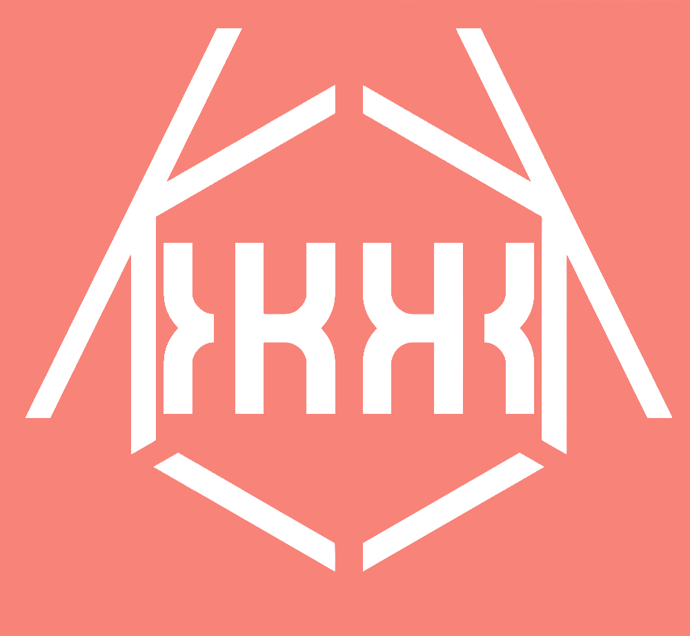 Wit geometrisch ontwerp op een koraalkleurige achtergrond: een zeshoekige vorm met verticale strepen en gespiegelde "K"