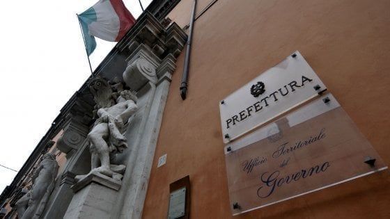 Insegna con la scritta