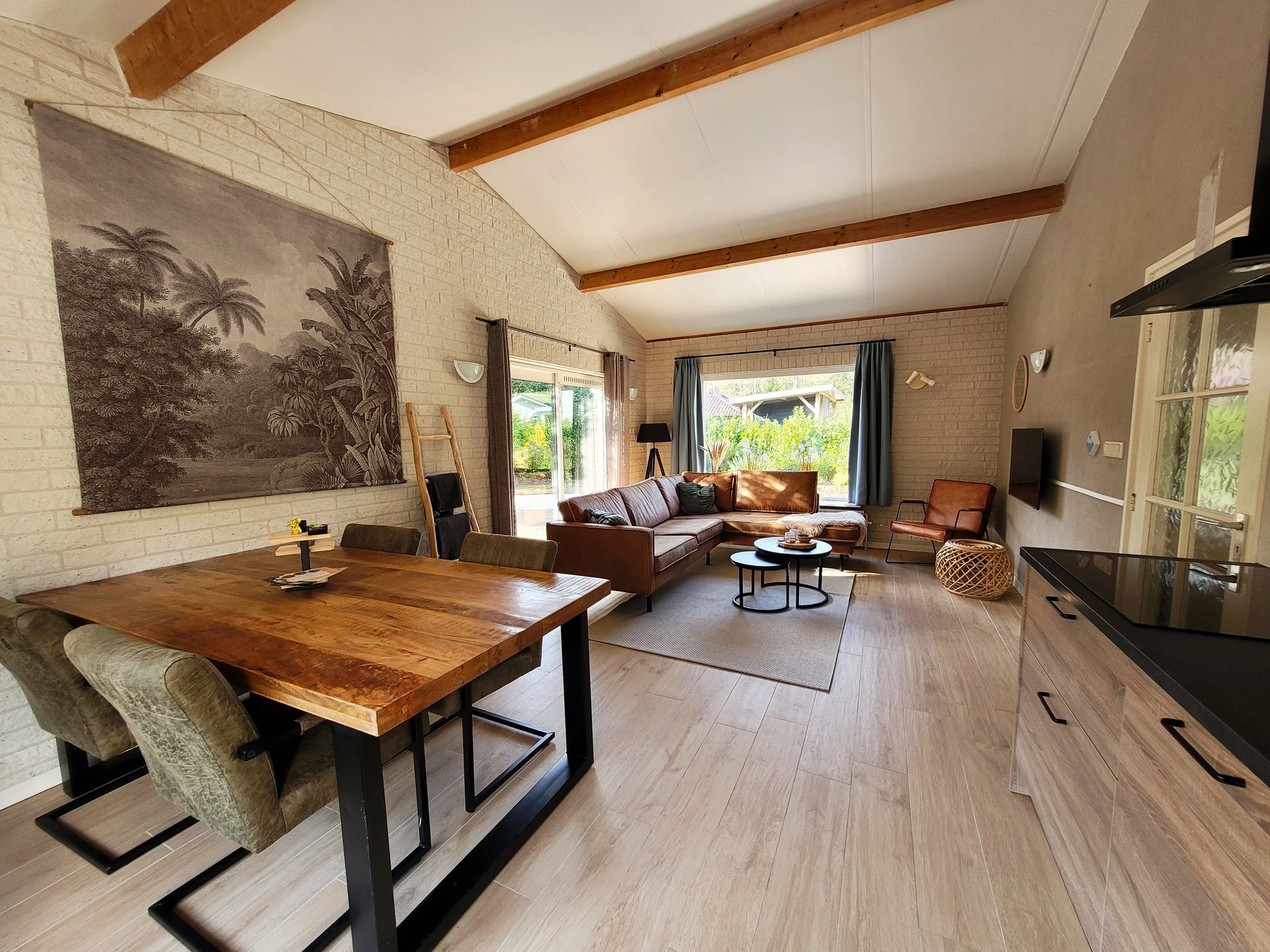 Woonkamer | Loungen | Relaxen | Sfeervol | Comfortabel | Bos | Keuken | Dineren | Tafelen