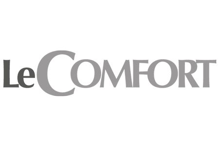 Logo Le Comfort in caratteri serif grigi su sfondo bianco.
