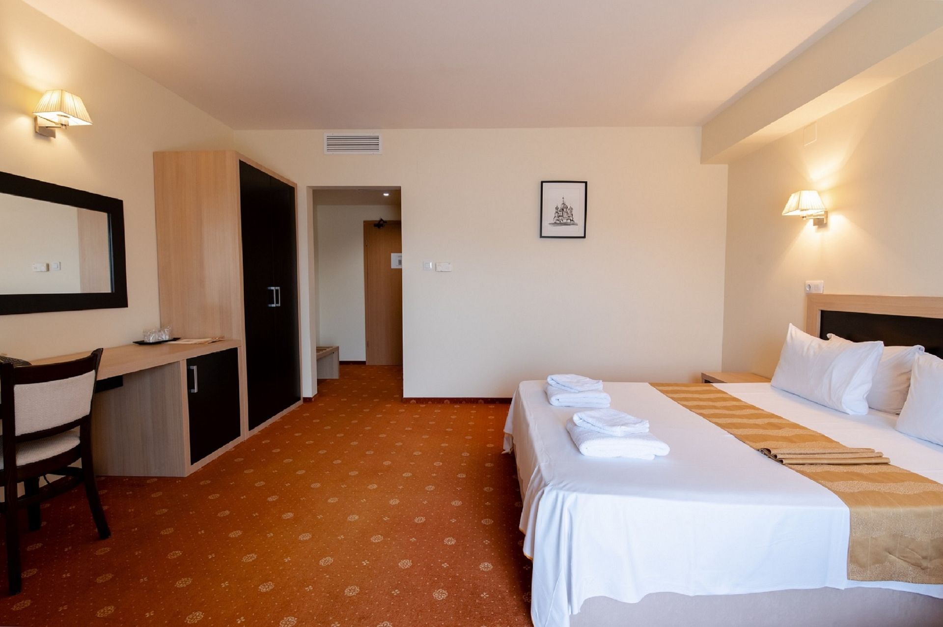 Parcare Hotel Oxford Timișoara noaptea