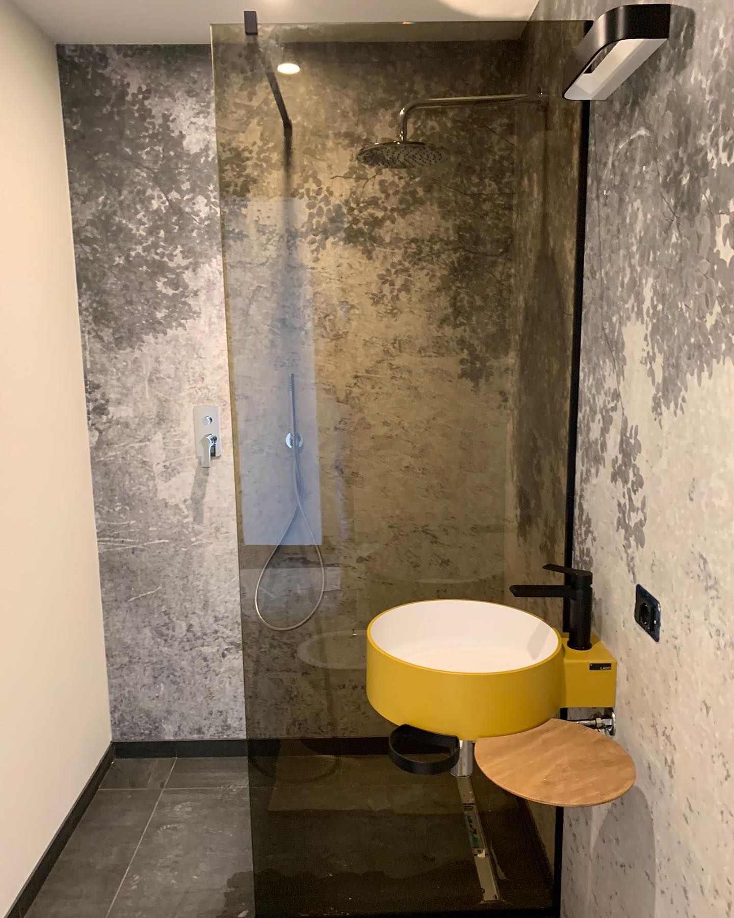 Box doccia personalizzato per bagno.