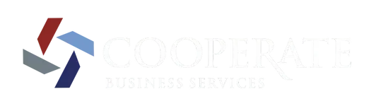 Logotipo da Cooperate Business Services, apresentando um design geom&eacute;trico abstrato em forma de catavento nas cores bordo, azul e cinza.