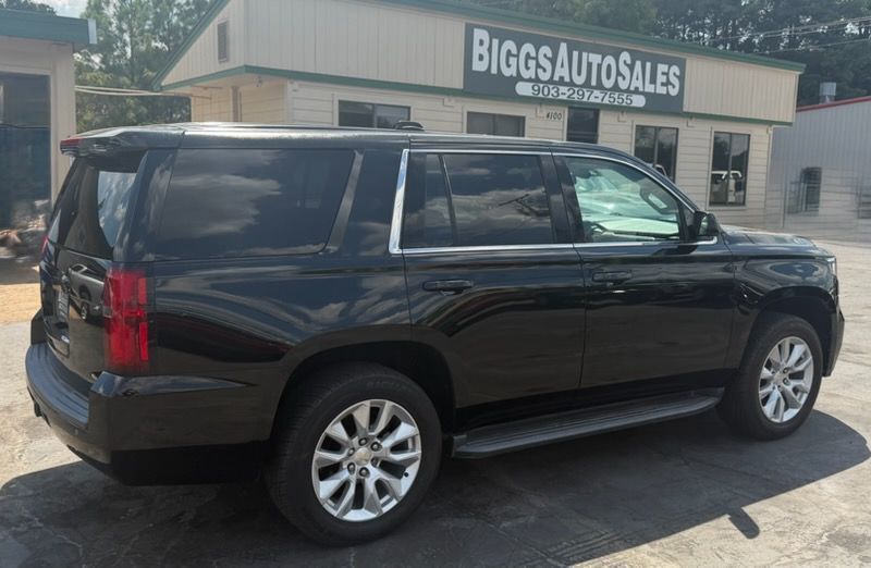 Black SUV parked outside Biggs Auto Sales dealership