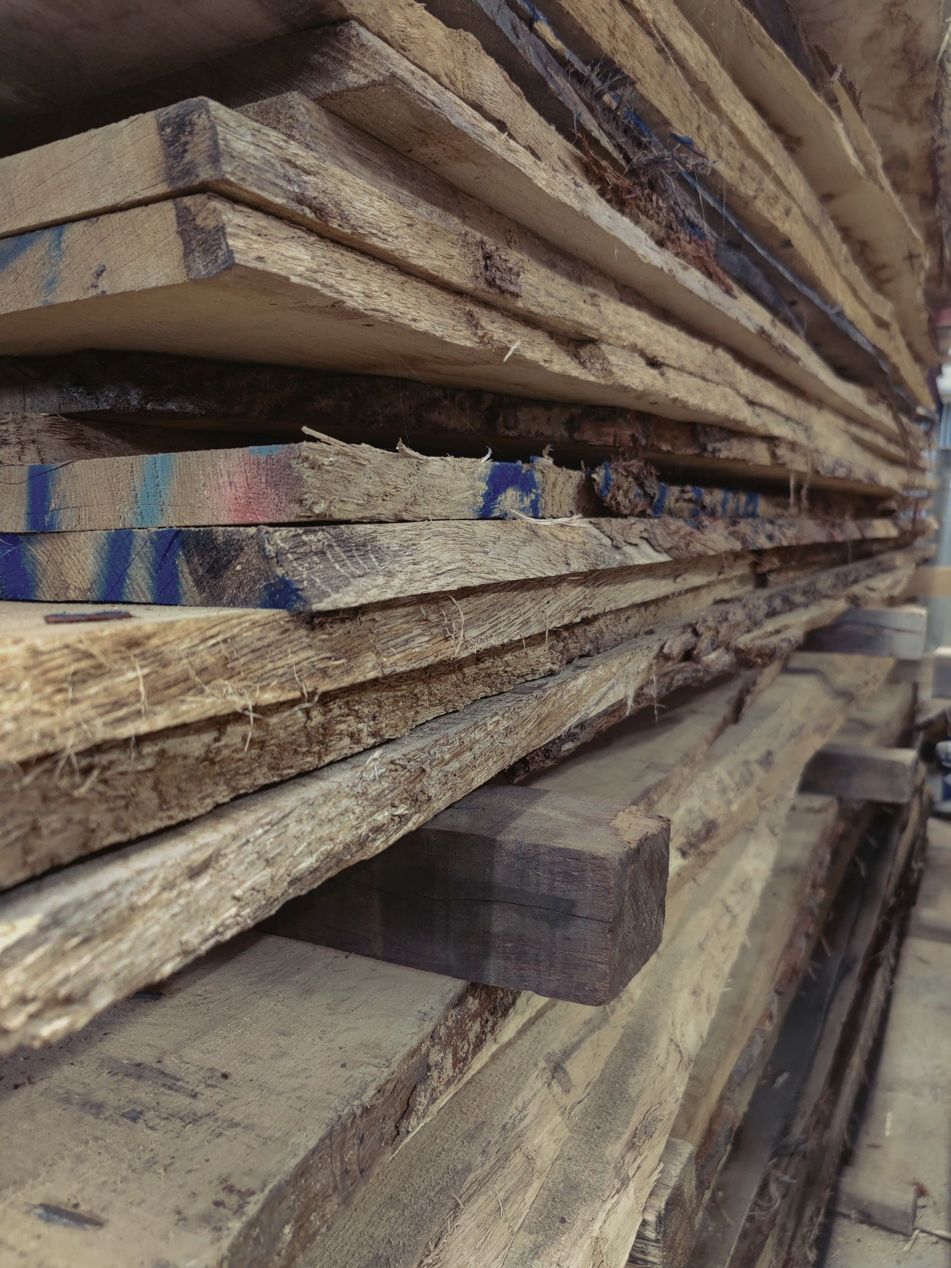 Hout voorraad van den Bijlen - Meubelmakerij