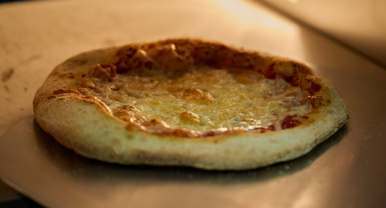wholesale  par baked  sauce and cheese pizza for kitchens