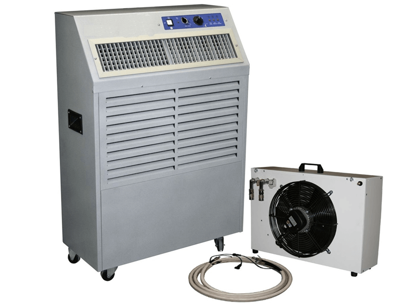 Graue, tragbare Industrieklimaanlage mit separater Kondensatoreinheit und Anschlussschlauch.