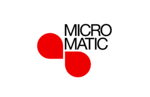 MICRO MATIC-logo med svart tekst og to røde abstrakte former på hvit bakgrunn