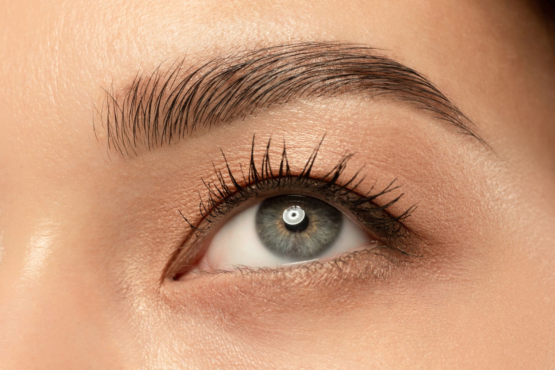 woman with laminated brows and eyelashes
