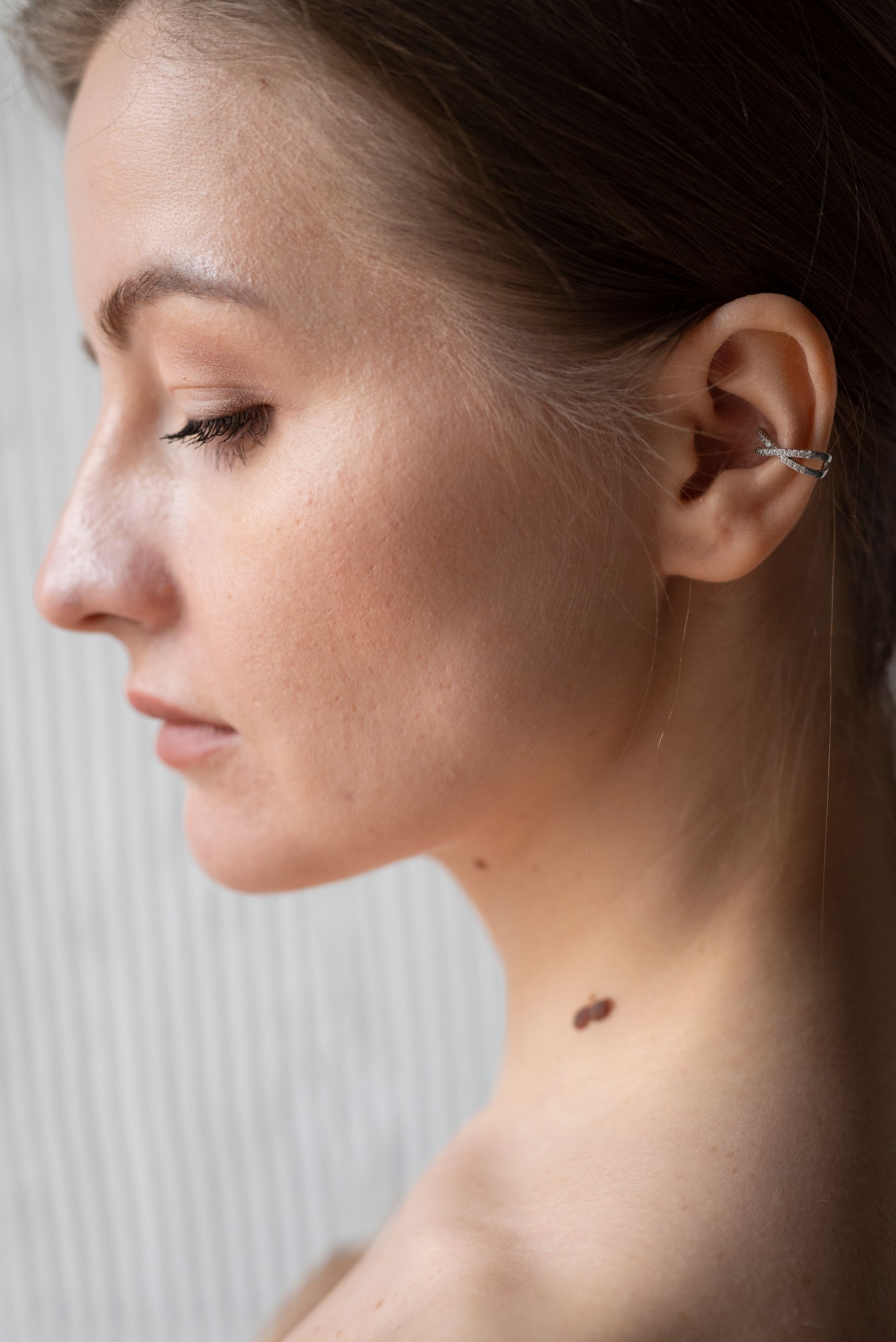 woman with skin tag